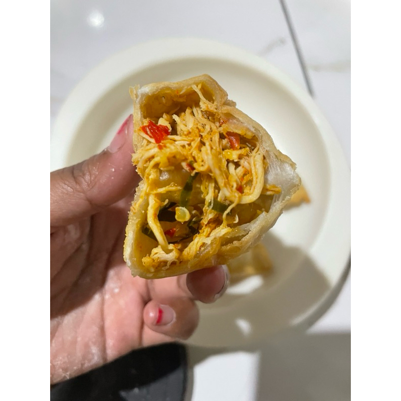 Cireng isi keju dan ayam suwir dalam kemasan plastik