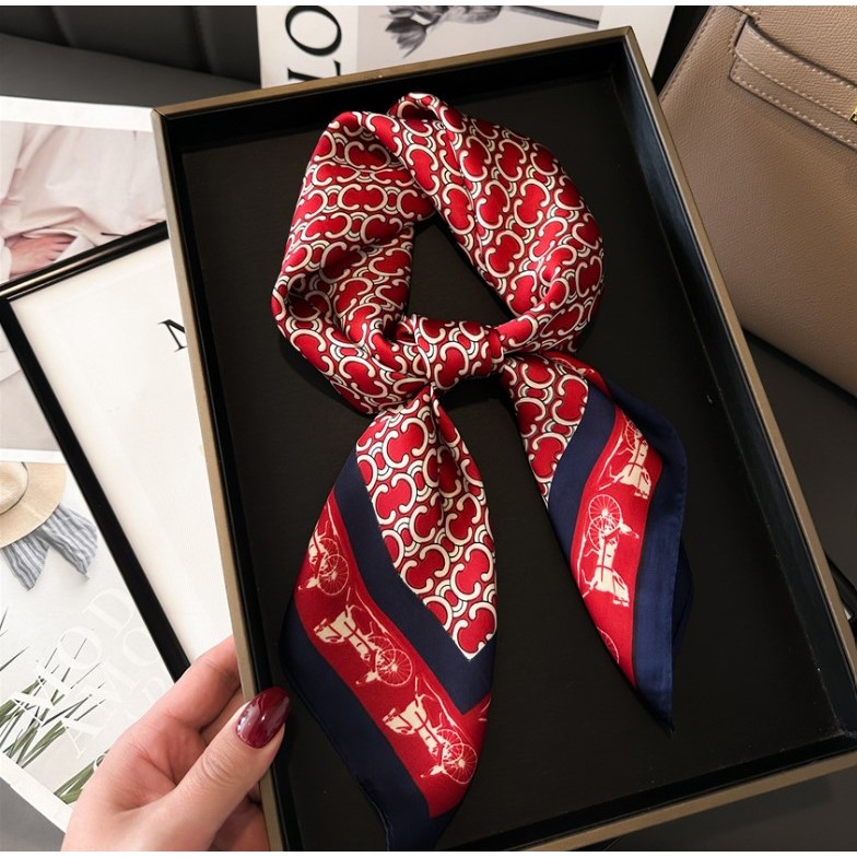 70x70 Scarf %E5%B0%8F%E7%A2%8E%E8%8A%B1 Skatch Cat main image 0