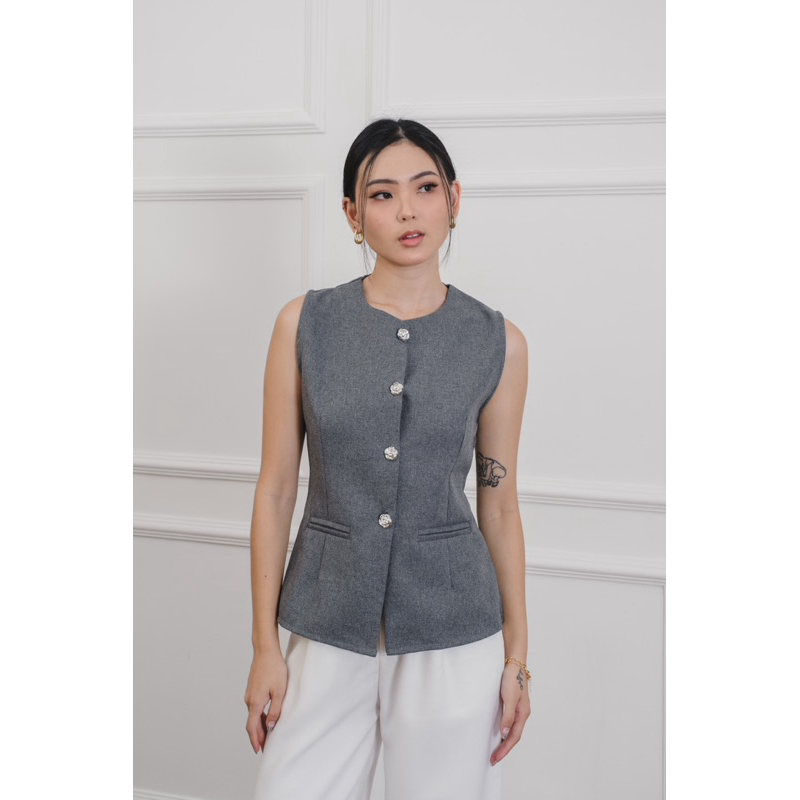 Jual OLLYTHELABEL - IVY VEST TOP // ROMPI WANITA // BLOUSE WANITA ...