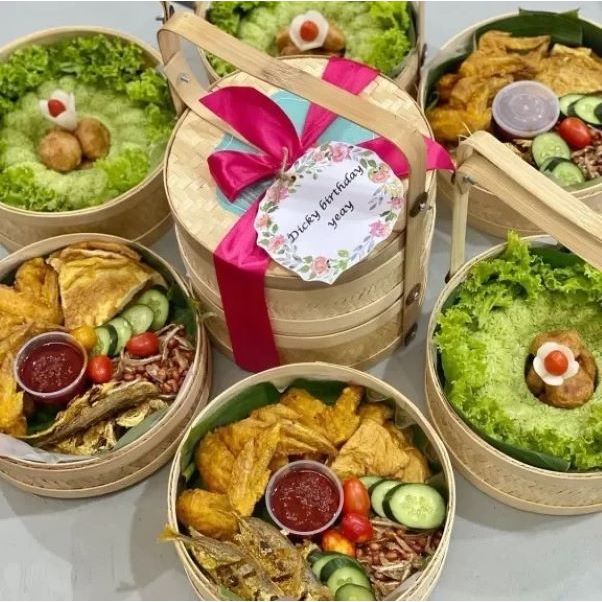 Jual Rantang atau Wadah Makanan dari Anyaman Bambu Diameter 20 cm Susun ...