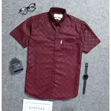 Detak Kemeja Embos Pria Lengan Pendek Motif Etnik Maroon