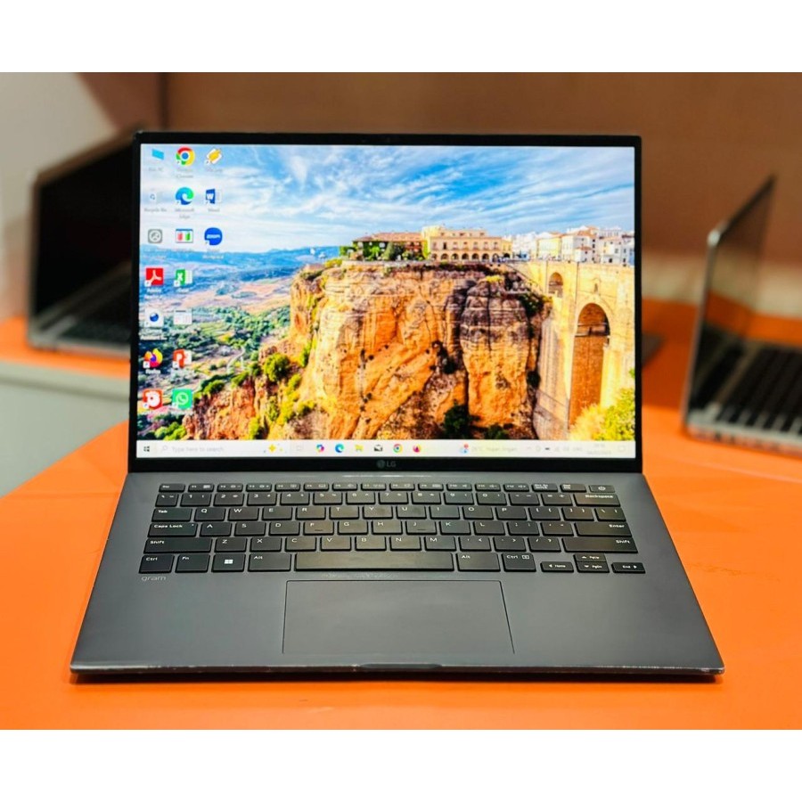 Jual Laptop Teringan LG Electronics Core i5 Gen12 16GB/512GB 13 Inc ...