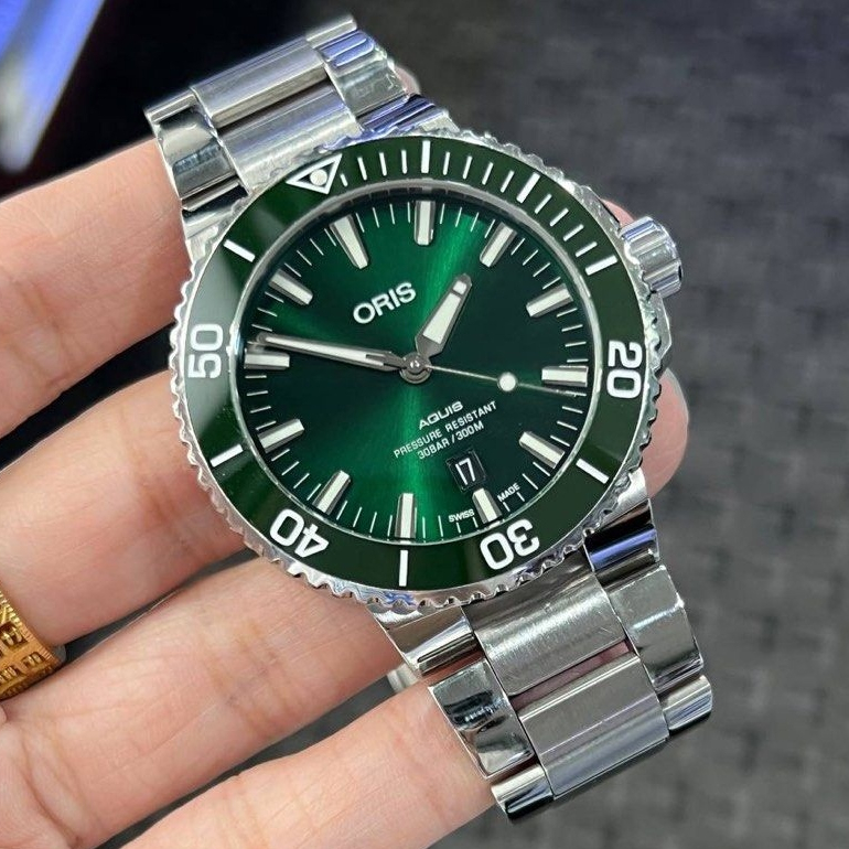 ORIS Aquis Date Ceramic Green Automatic Stainless Steel Strap