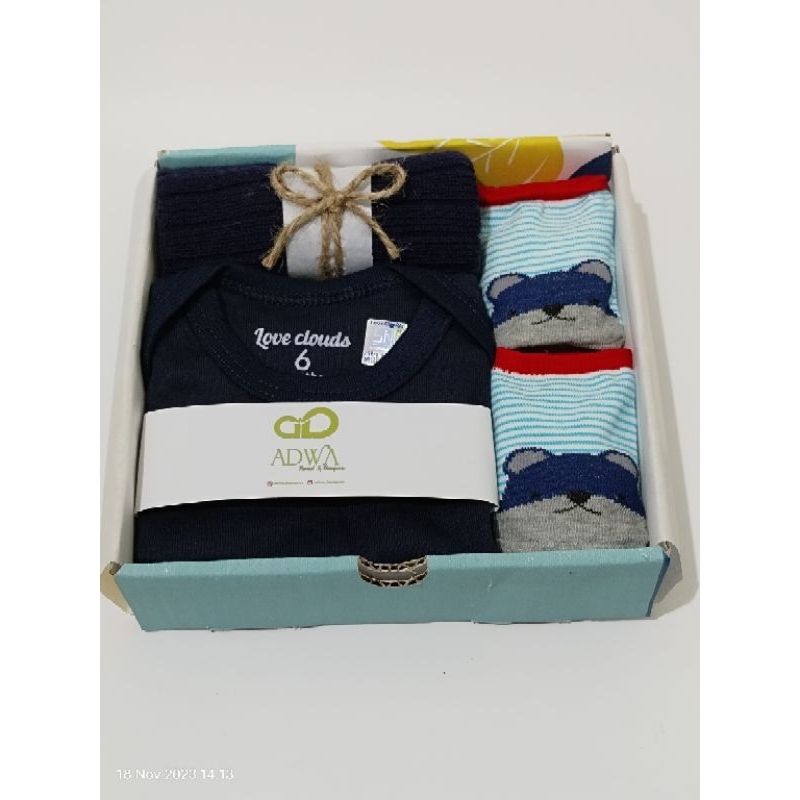 Jual hampers baby new born untuk kado lahiran bayi laki-laki isi jumper ...