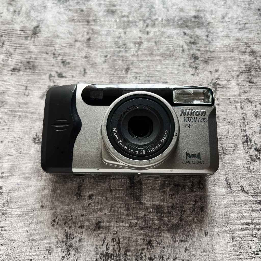Appareil photo argentique Nikon Zoom 600 AF Noir Reconditionné - Appareil photo argentique | fnac Suisse