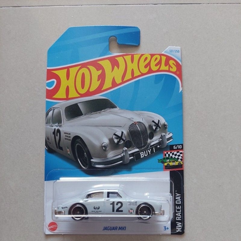 Hot Wheels Jaguar MK1 Scala 1:64 - Race Day 2025, Serie 2/10, Modello Da Collezione Con Licenza
