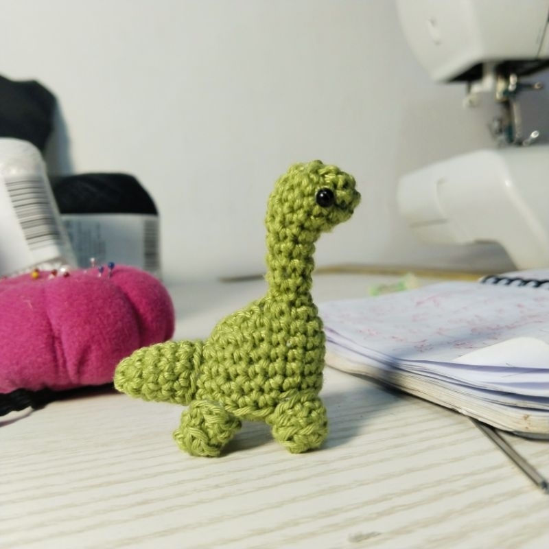 Jual Gantungan Kunci Rajut Brontosaurus • Amigurumi Keychain/Keyring ...