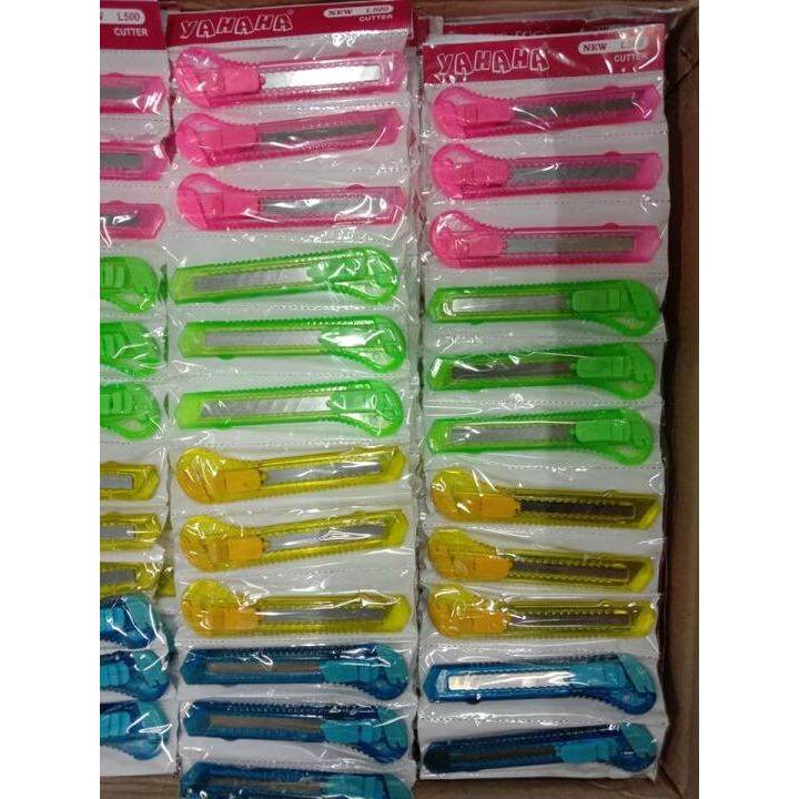 Jual SATU RENTENG CUTTER BESAR CUTTER SERBAGUNA ISI 12PCS | Shopee ...