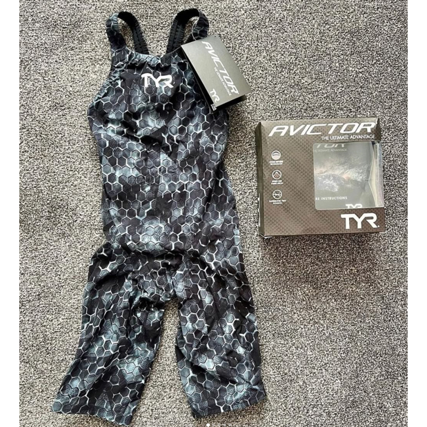 Tyr Tpsa6a Women's Avictor Venom Closed Back Swimsuit Tyr Avictor
