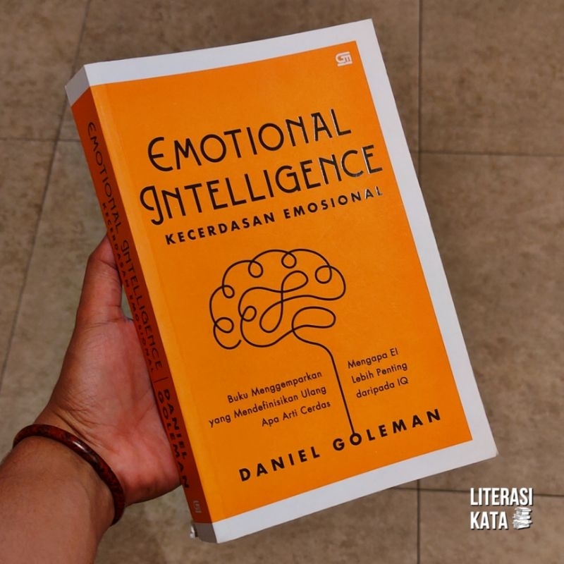 Jual Buku Emotional Intelligence Kecerdasan Emosional Daniel Goleman ...