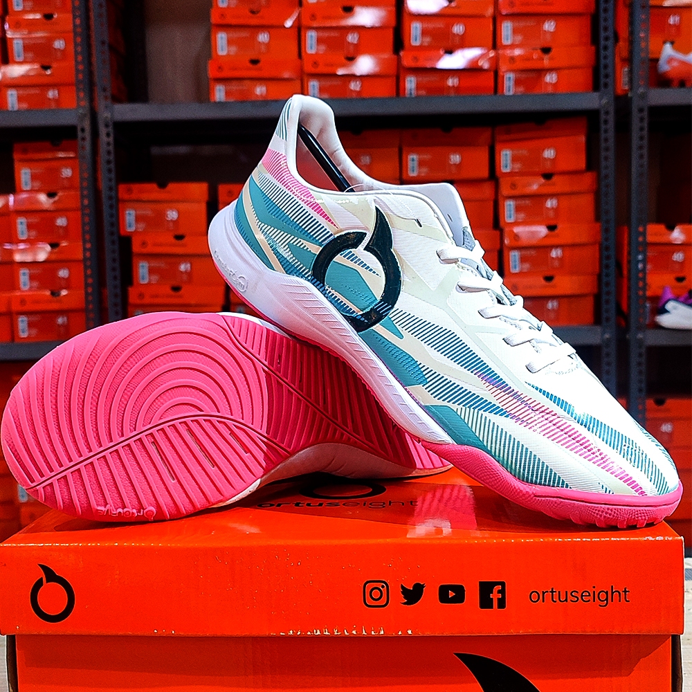 Jual ortuseight catalyst hyperion in White Sepatu Futsal Kaki Lebar ...