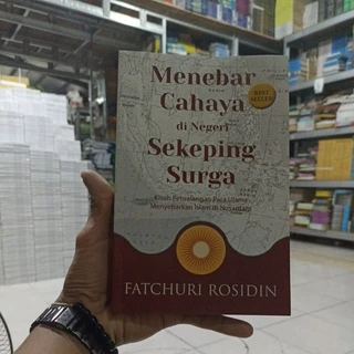 BUKU NOVEL ISLAMI / AGAMA / BACAAN MEMOAR SEJARAH BUDAYA / MENEBAR CAHAYA DI NEGERI SEKEPING SURGA / KISAH PETUALANGAN PARA ULAMA MENYEBARKAN ISLAM DI NUSANTARA / BESTSELLER / PRODUK ASLI ORIGINAL