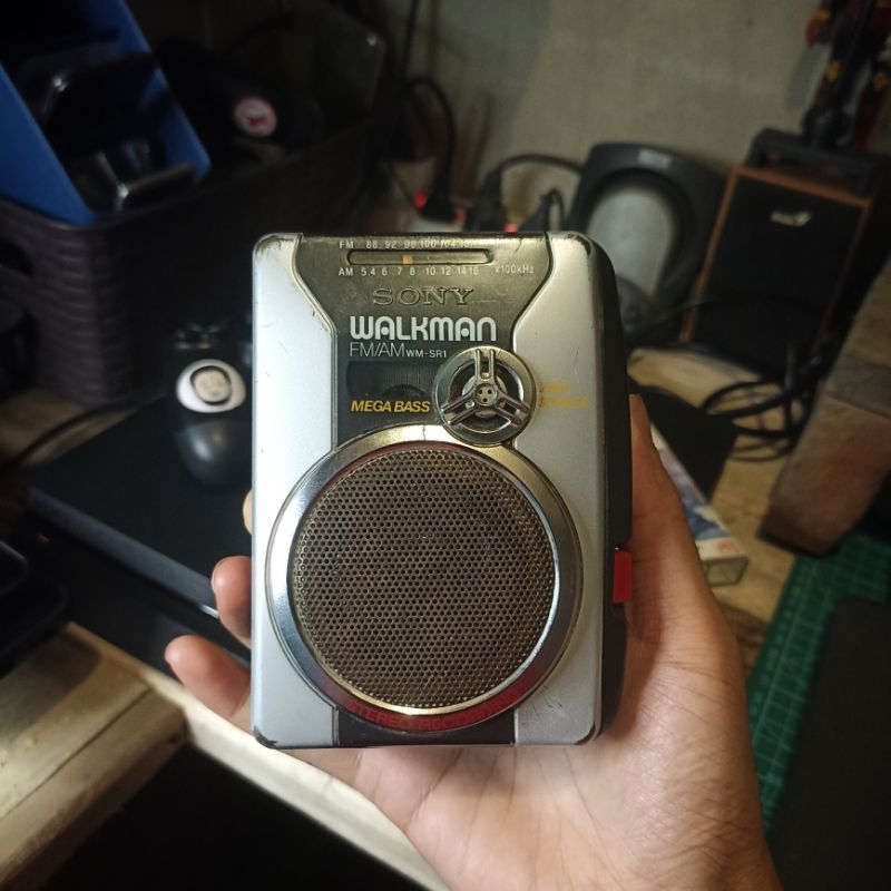 Jual Walkman Cassette Player jadul with speaker internal | Shopee Indonesia