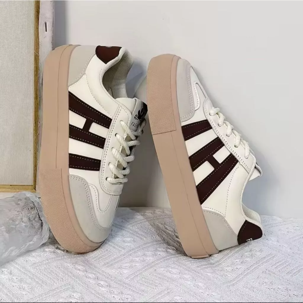 Ladang Online - SUMMER Sneakers Wanita Outfit Korea Casual Kekinian!!!