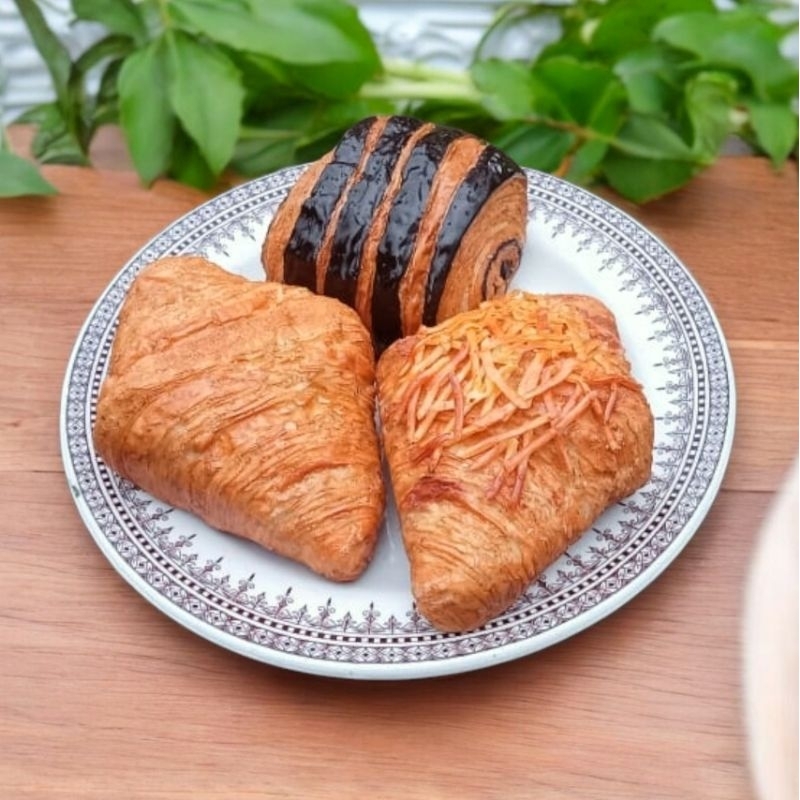 Jual replika makanan roti Cromboloni croissant panjang big size 15 cm ...