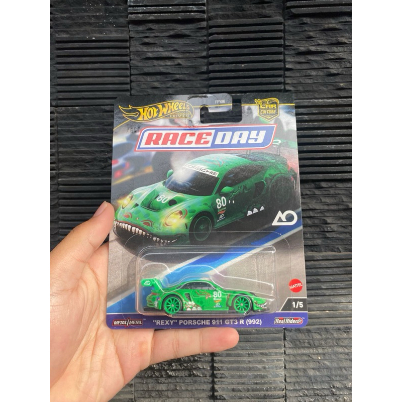 Hot Wheels 2024 Premium Rexy Porsche 911 GT3R (992) Race Day - Scala 1:64 - FPY86