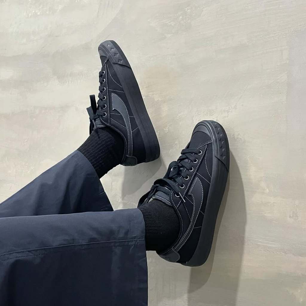 Jual Sepatu Compass Retrograde Low Triple Black Size 36-44 | Shopee ...