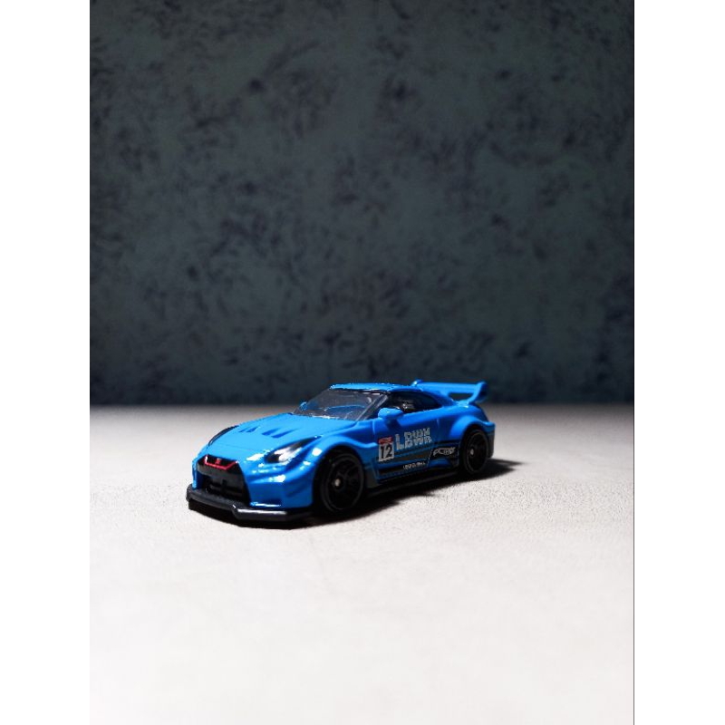 Jual Hot Wheels Nissan R35 GTR RR & Nissan Skyline Kenmeri LBWK biru ...