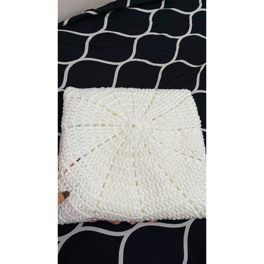 Jual Selimut rajut/ bunga mawar/ rajutan/ handmade/ bucket/ selimut ...