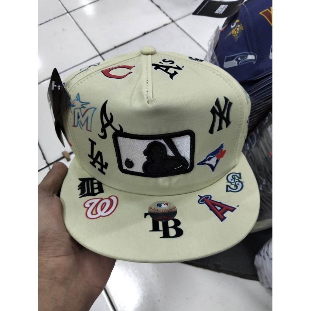 Jual Topi Snapback crame Fit Fitted All Over Logo Patch Bordir Black ...