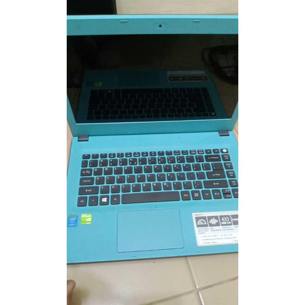Laptop Acer Aspire E5-471G Core i3-4030U Ram 4GB/HDD 500Gb DualVga Nvidia  Geforce 820M 2Gb+intel Hd Graphic Layar 14 inch Siap pakai