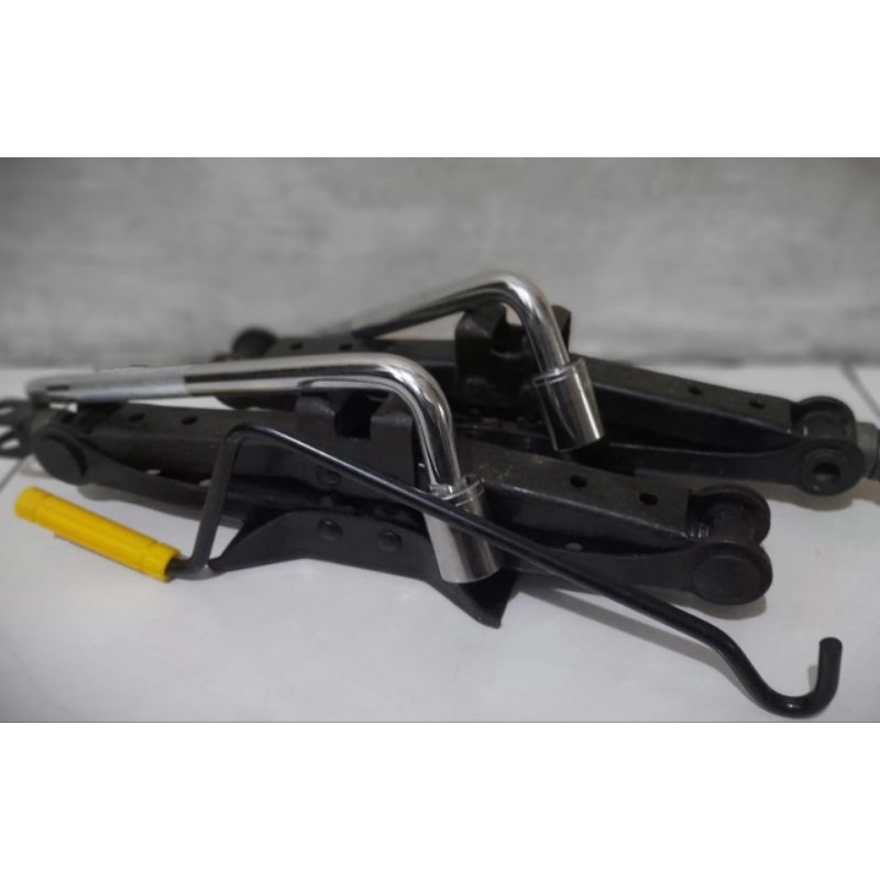 Jual Dongkrak Ori Bawa'an Toyota Avanza + Stang Dongkrak + Kunci Shock ...
