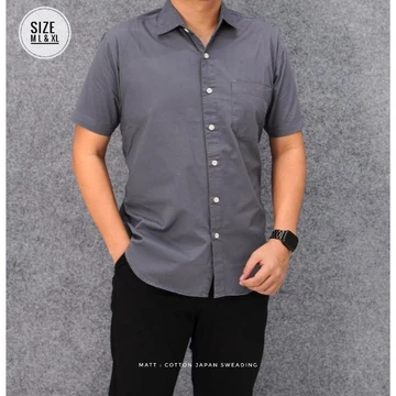 Kemeja Polos Pria Lengan Pendek Slim Fit Azwr Bahan Katun Sweading Jepang