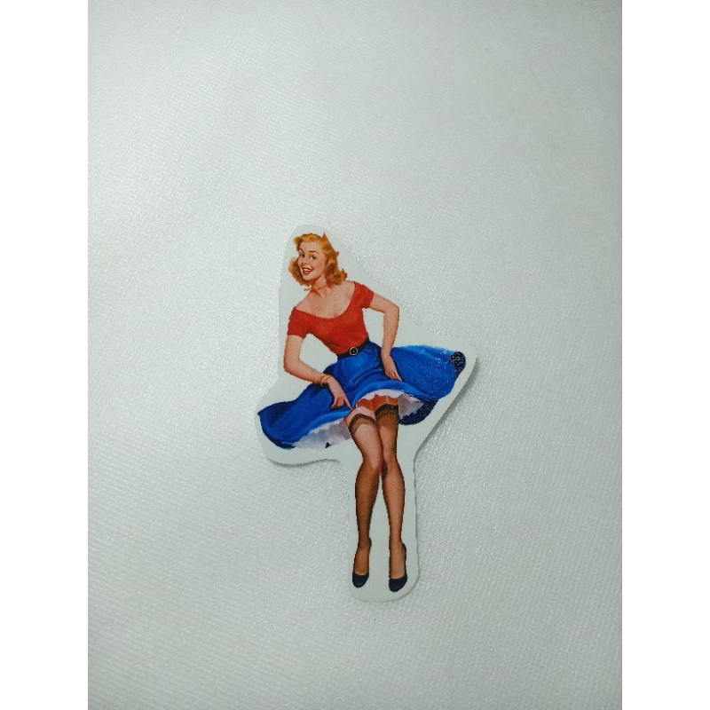 Plaque Métal Vespa Pin-up 1970 – Dimensions 17,5 X 11,5 Cm, Occasion