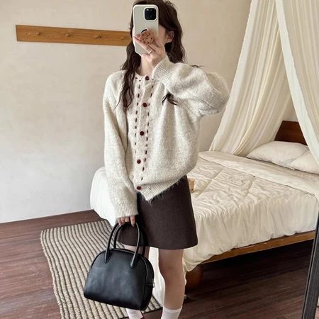  Cardigan Sweater