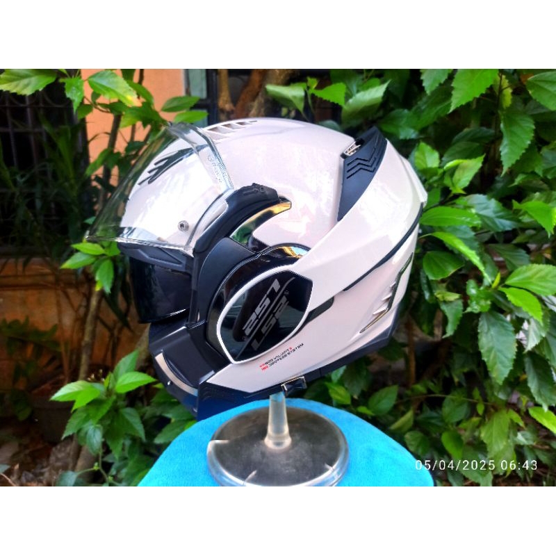 Jual Helm Half / Fullface Modular Flip Up LS2 FF900 Valliant 2 White ...