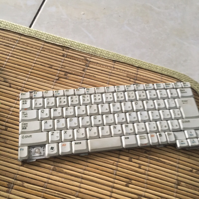 Jual Keyboard Putih dan Hitam Laptop Kondisi Apa Adanya preloved bekas ...