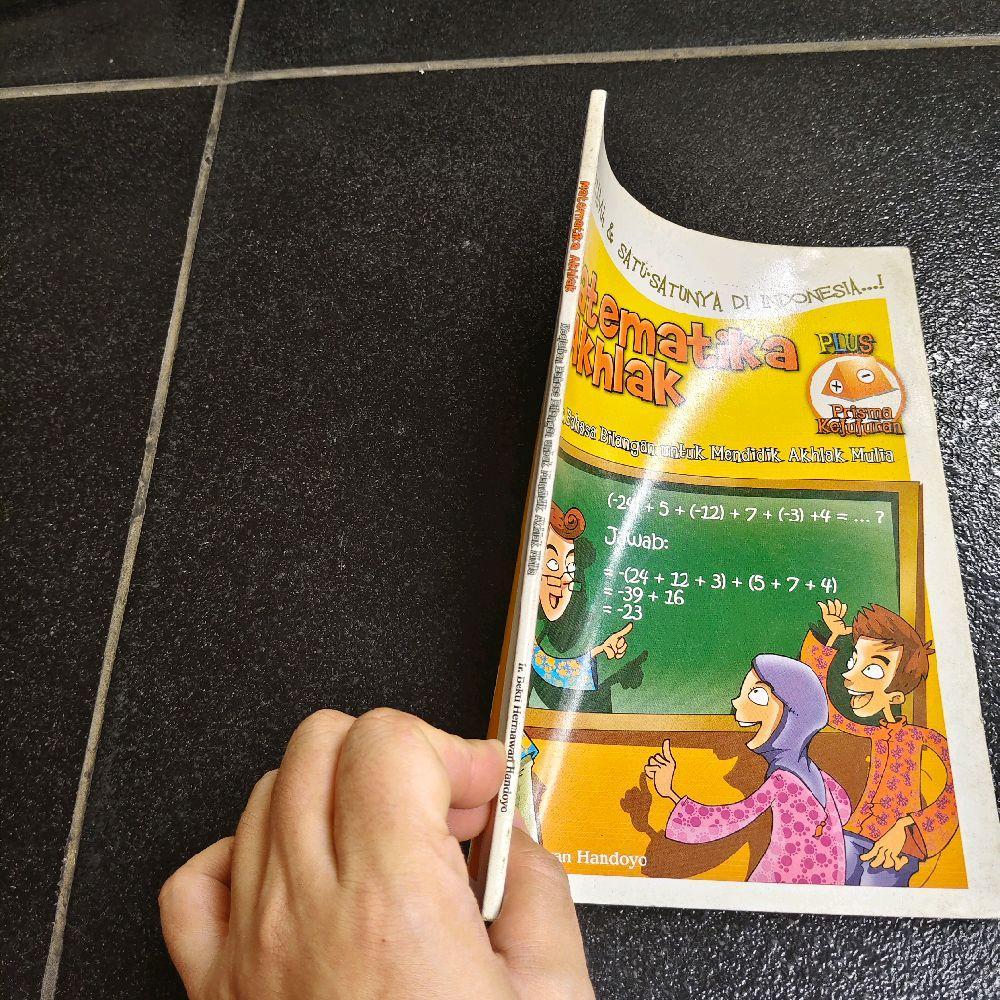 Jual Buku Matematika Akhlak Keajaiban Bahasa Bilangan untuk Mendidik ...