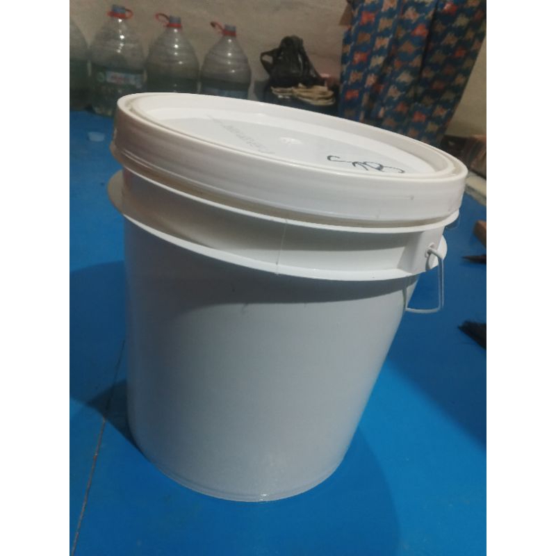 Jual ember pail bekas bersih lengkap tutup 20kg gagang besi 20 liter ...