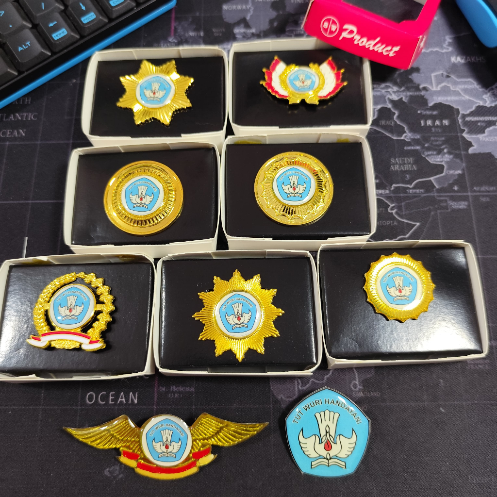 Jual Pin TUT WURI HAHNDAYANI [ foto asli ] | Shopee Indonesia