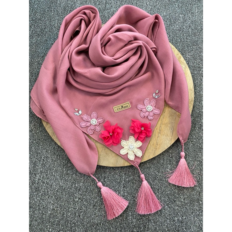 Jilbab Segiempat Clarissa Zahra Tasel Bunga Bahan Voal Edisi Terbaru