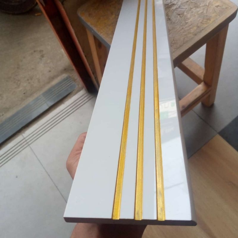 Jual granit list plin uk 10x60 cream polos garis gold | Shopee Indonesia