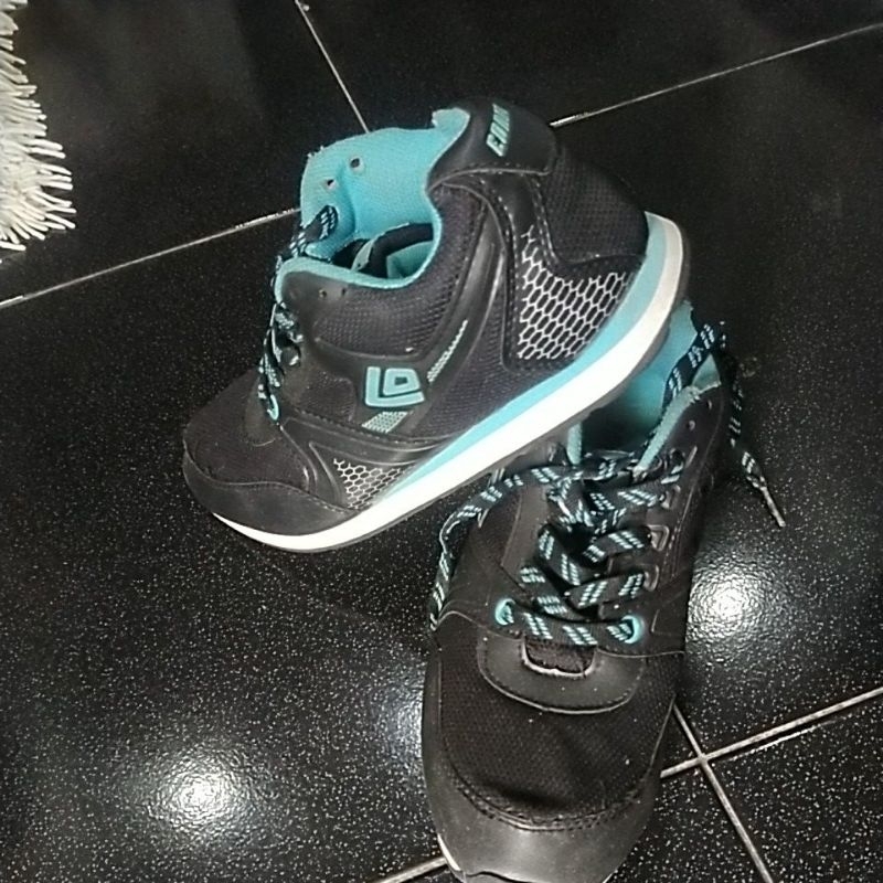 Jual sepatu olahraga bekas pakai kondisi bagus | Shopee Indonesia