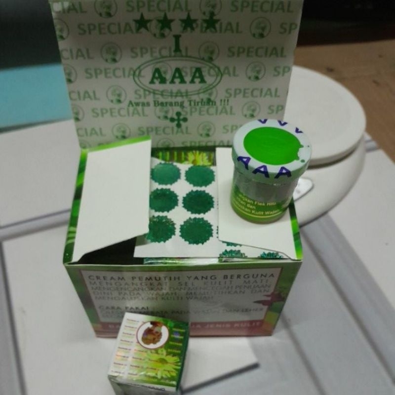 Jual 12 Pcs Sp Raja UV Whitening | Shopee Indonesia