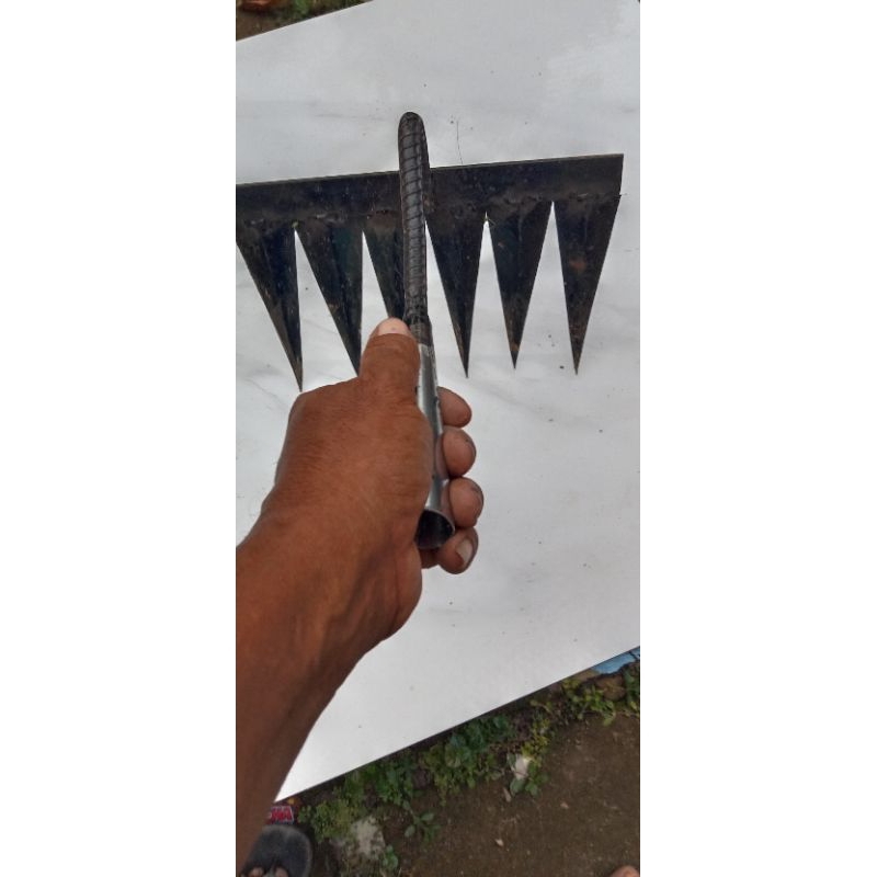 Jual Rake penggaruk rumput di kebun atau di sawah | Shopee Indonesia