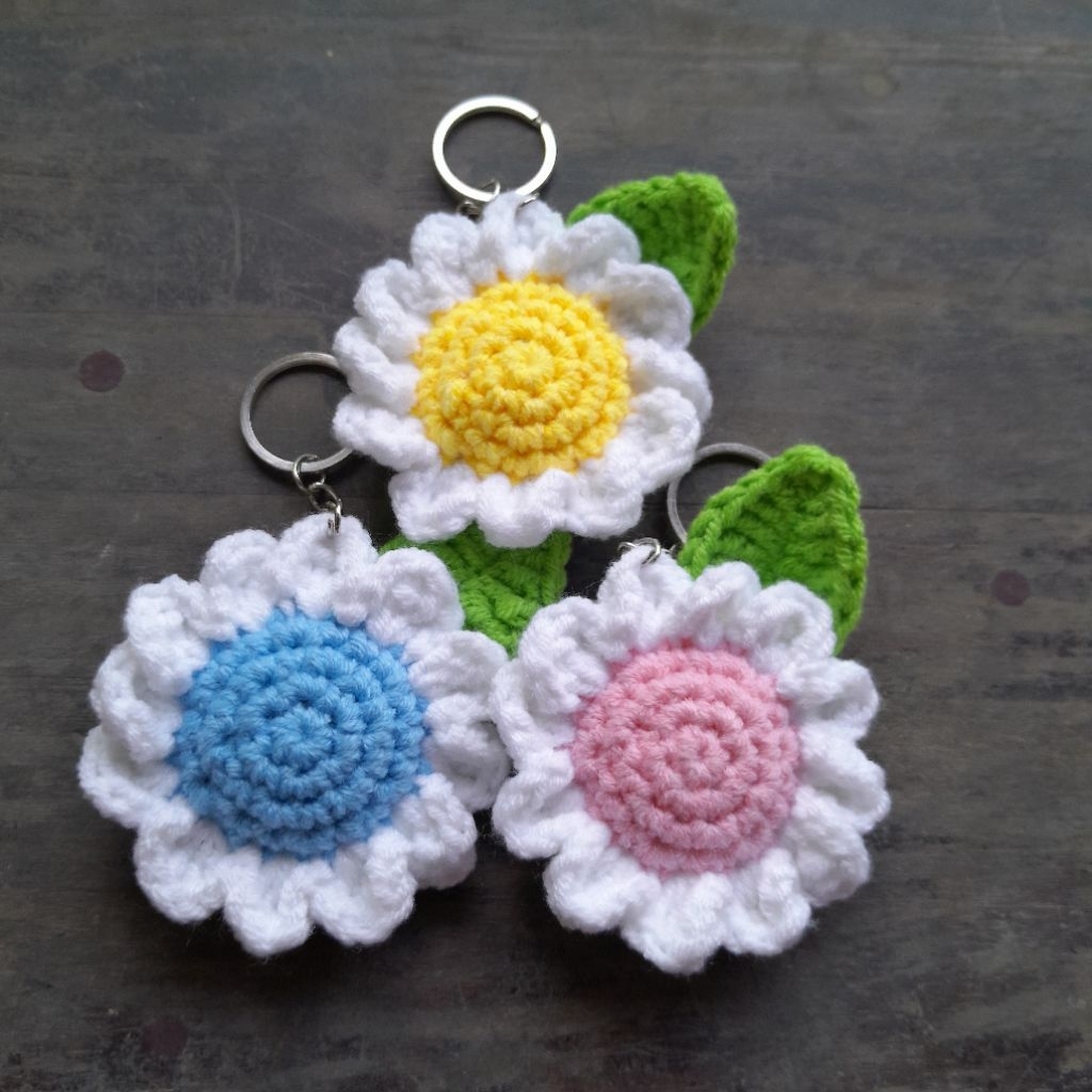 Jual GANTUNGAN BUNGA DAISY RAJUT (CROCHET KEYCHAIN) | Shopee Indonesia