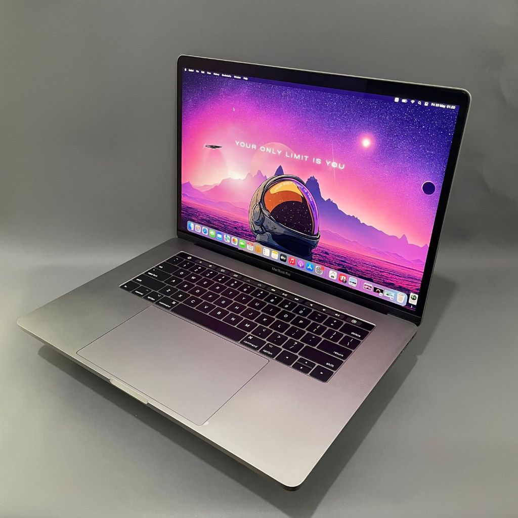 Macbook pro retina 2017 15 inch Ram 16 SSD 256/512 GB intel core i7 dual  vga radeon pro