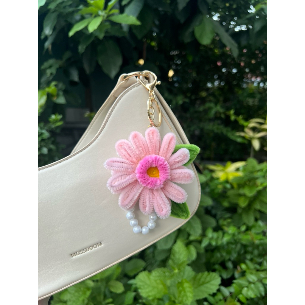 Jual Gerbera Flower Bag Charm Keychain Kawat Bulu | Shopee Indonesia