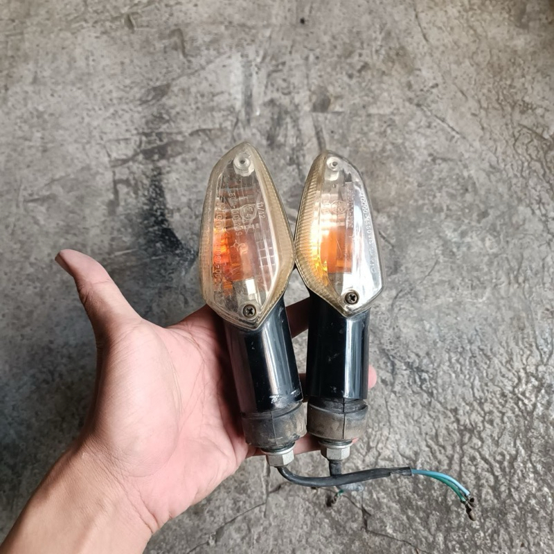 Jual lampu riting sein depan honda cbr150r lokal k45a original copotan ...