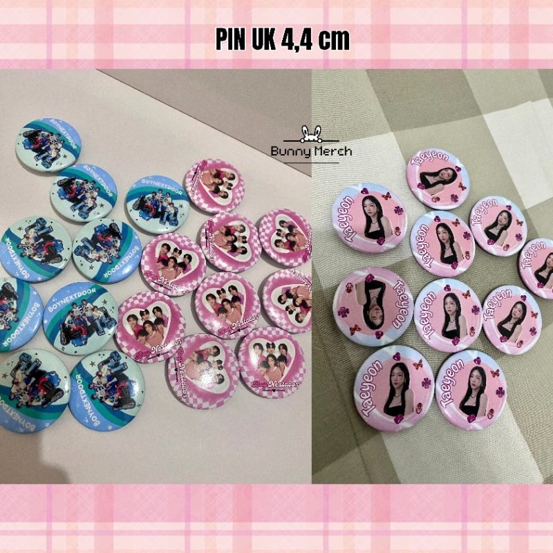 Jual PAKET FREEBIES | PIN, KEYCHAIN, GANTUNGAN AKRILIK, KIPAS-PULPEN ...