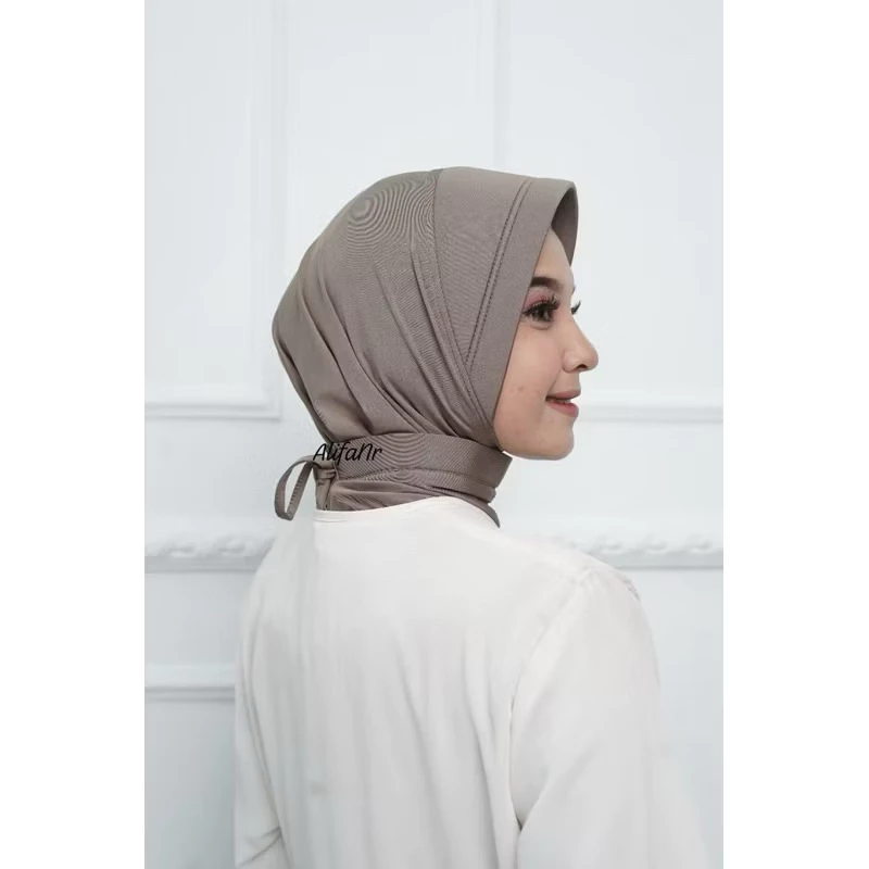 Detail tali belakang hijab