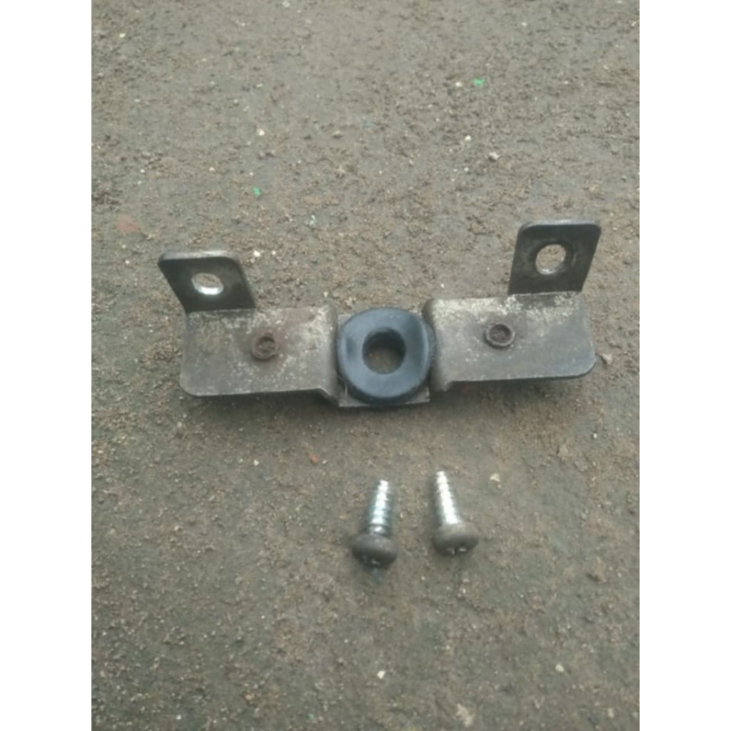 Jual pangkon dudukan stopan belakang suzuki cristal original bekas ...