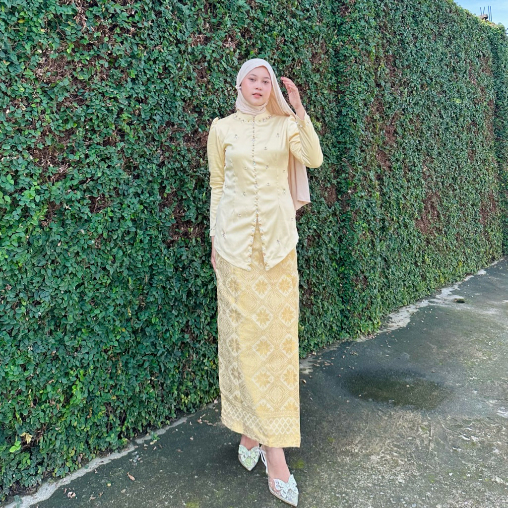Jual Jeezlyn One Set Baju Kurung Melayu Satin dan Rok Songket | Shopee ...