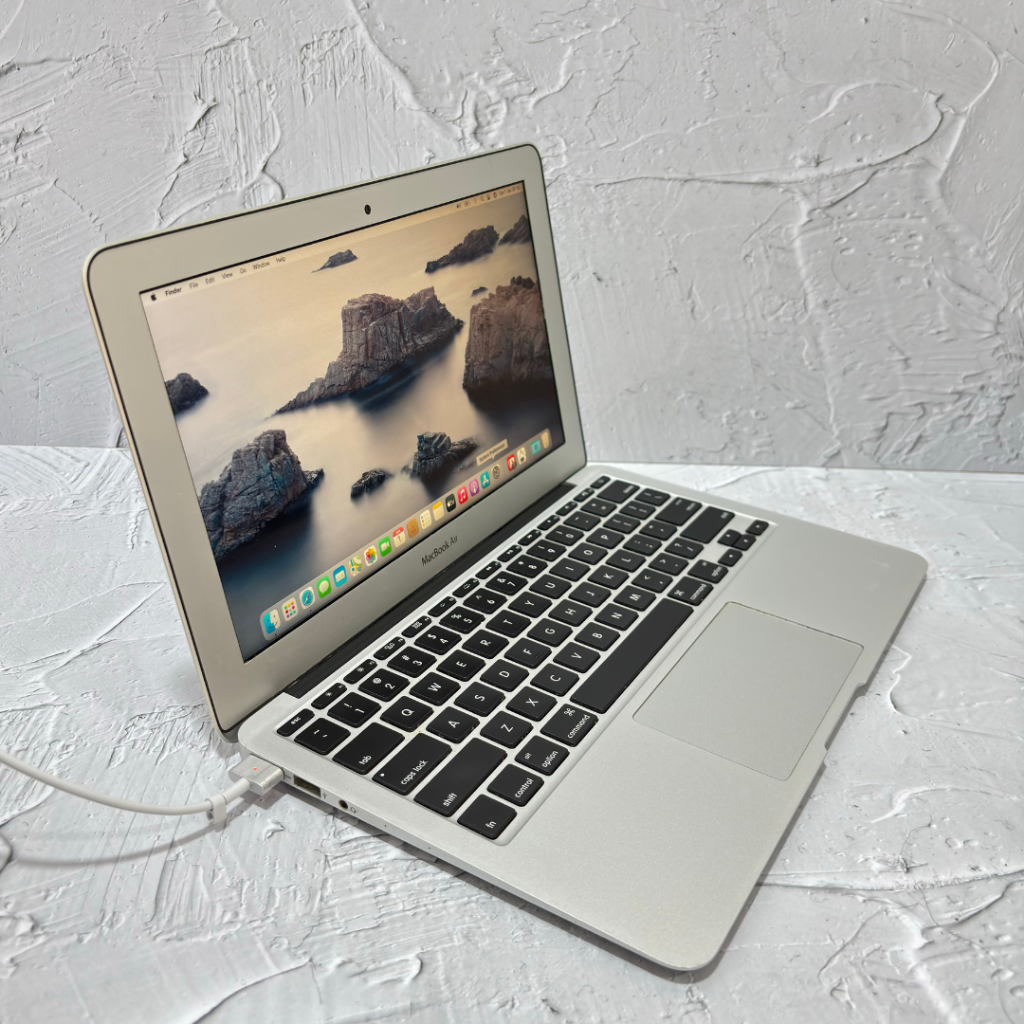 Mac Book Air (11-inch, Mid 2012)（Apple MacBook Air 13-inch