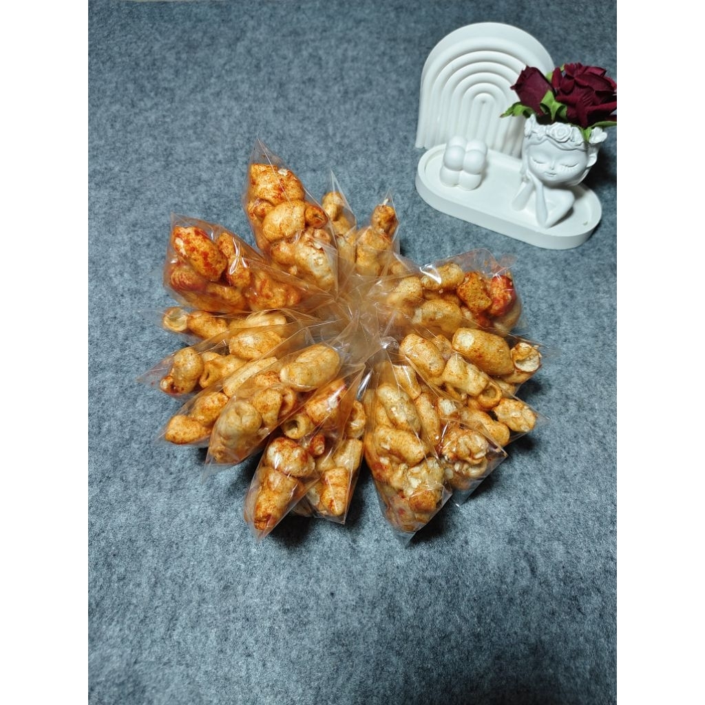 Jual Makaroni rentengan isi 23pcs - makaroni pedas manis original ...