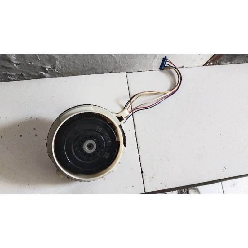 jual-dinamo-motor-fan-ac-daikin-thailand-inventer-12v-magnet-original